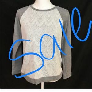 🚨🚨FINAL PRICE⭐️Vittadini Lace pullover sweater
